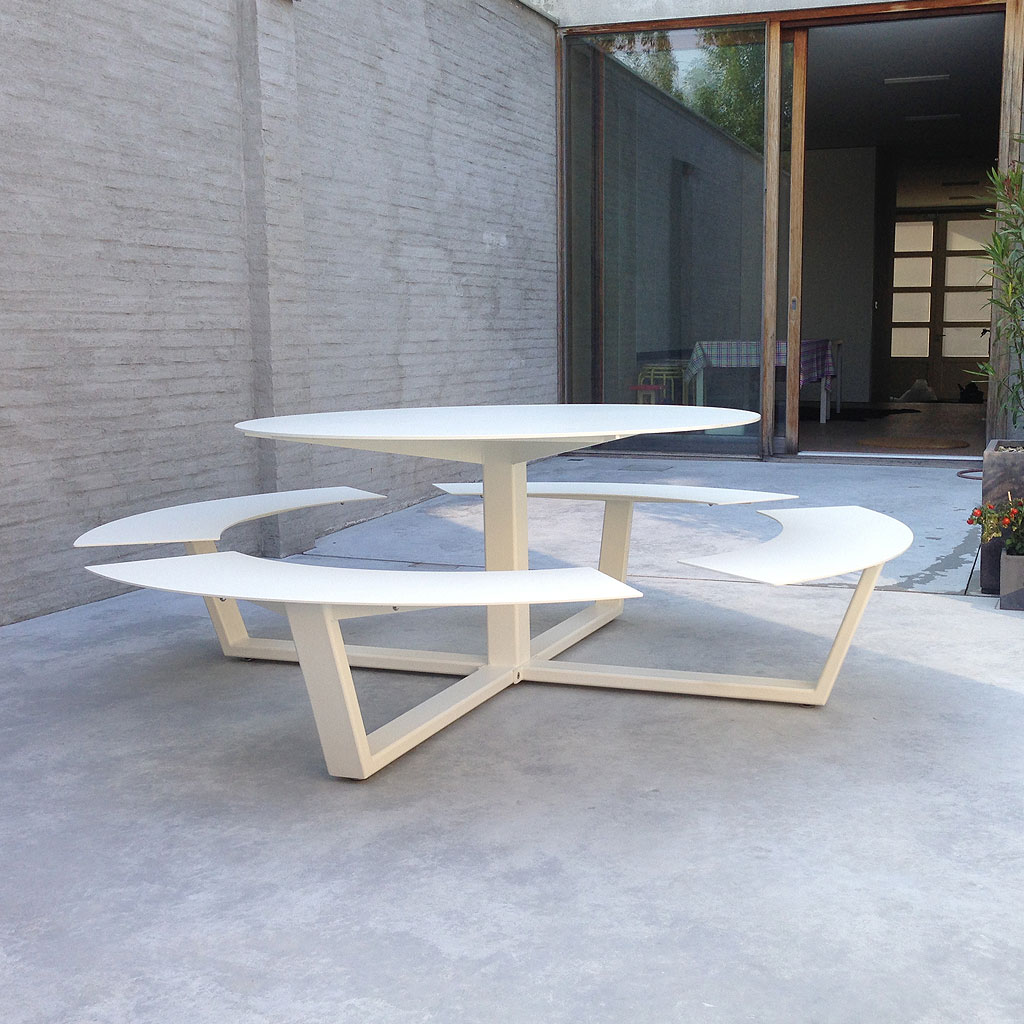 White La Grand Ronde CIRCULAR PICNIC TABLE Is A Round STEEL Picnic Table In HIGH QUALITY Picnic Set Materials By Cassecroute DESIGNER Picnic FURNITURE. Grande Ronde Modern Round Picnic Table And Benches Seats 8-12, And Is Available In Any RAL Colour Of Your Choice.
