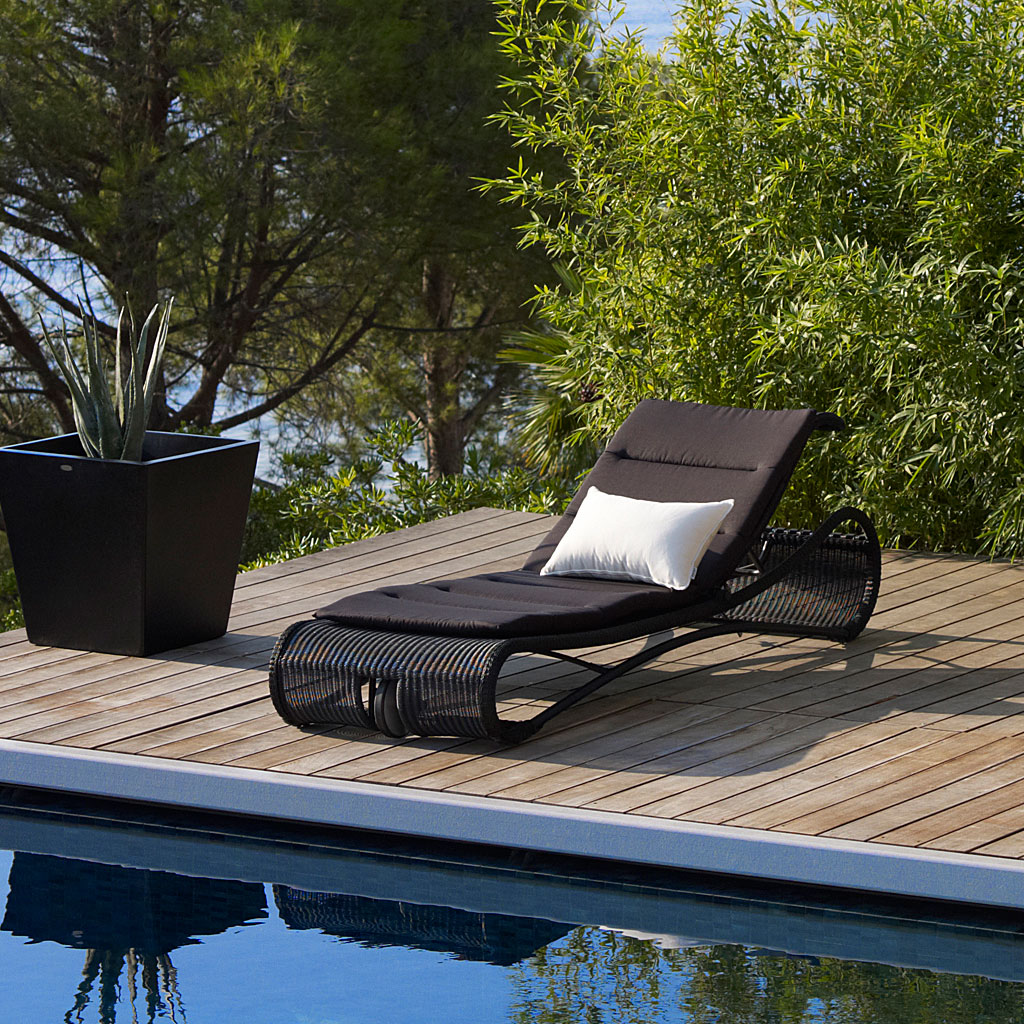 ESCAPE All-Weather Rattan SUN LOUNGER Is A MODERN Sun Bed Made In LUXURY Garden Furniture MATERIALS By CANE-LINE Rattan Garden FURNITURE.