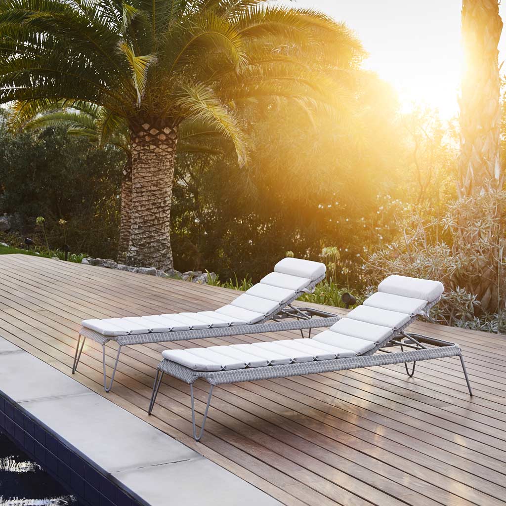 Breeze WOVEN SUN LOUNGER - MODERN Sun Bed / STACKING Lounger In HIGH QUALITY Garden Furniture MATERIALS By Cane-line LUXURY OUTDOOR FURNITURE