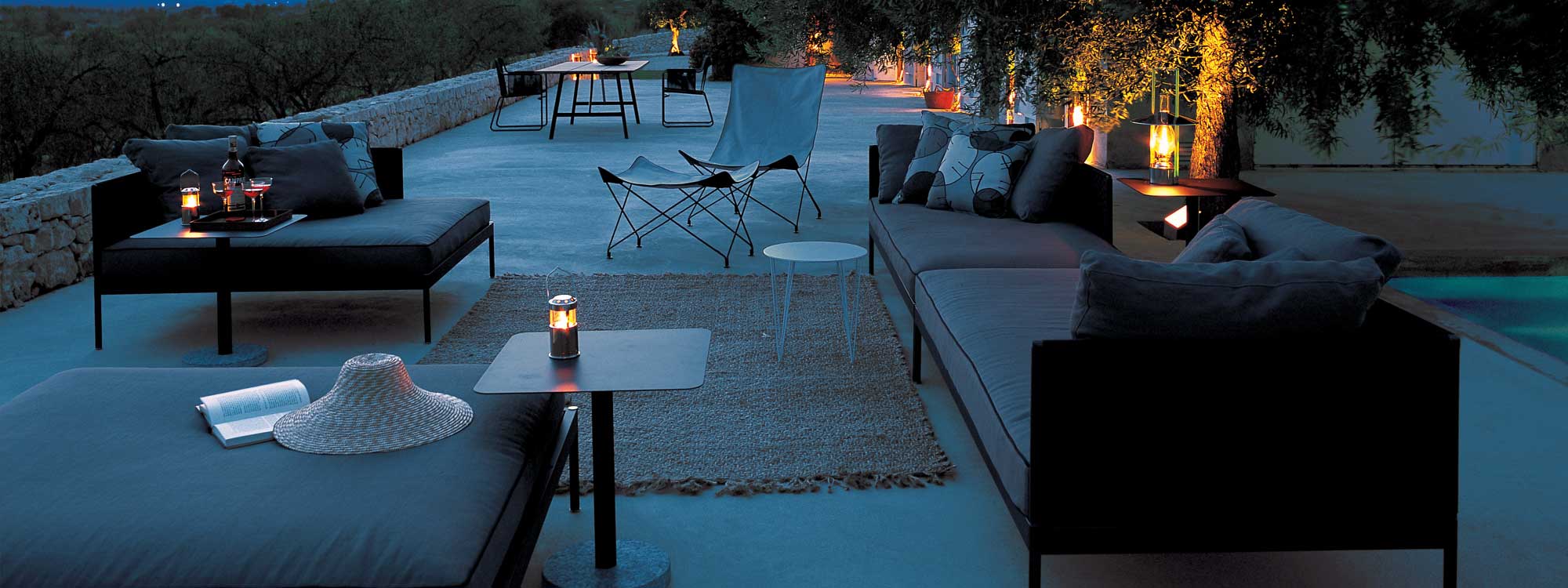 Basket modern garden sofa is a modular outdoor lounge set in high quality outdoor sofa materials by RODA luxury Italian garden furniture Co.